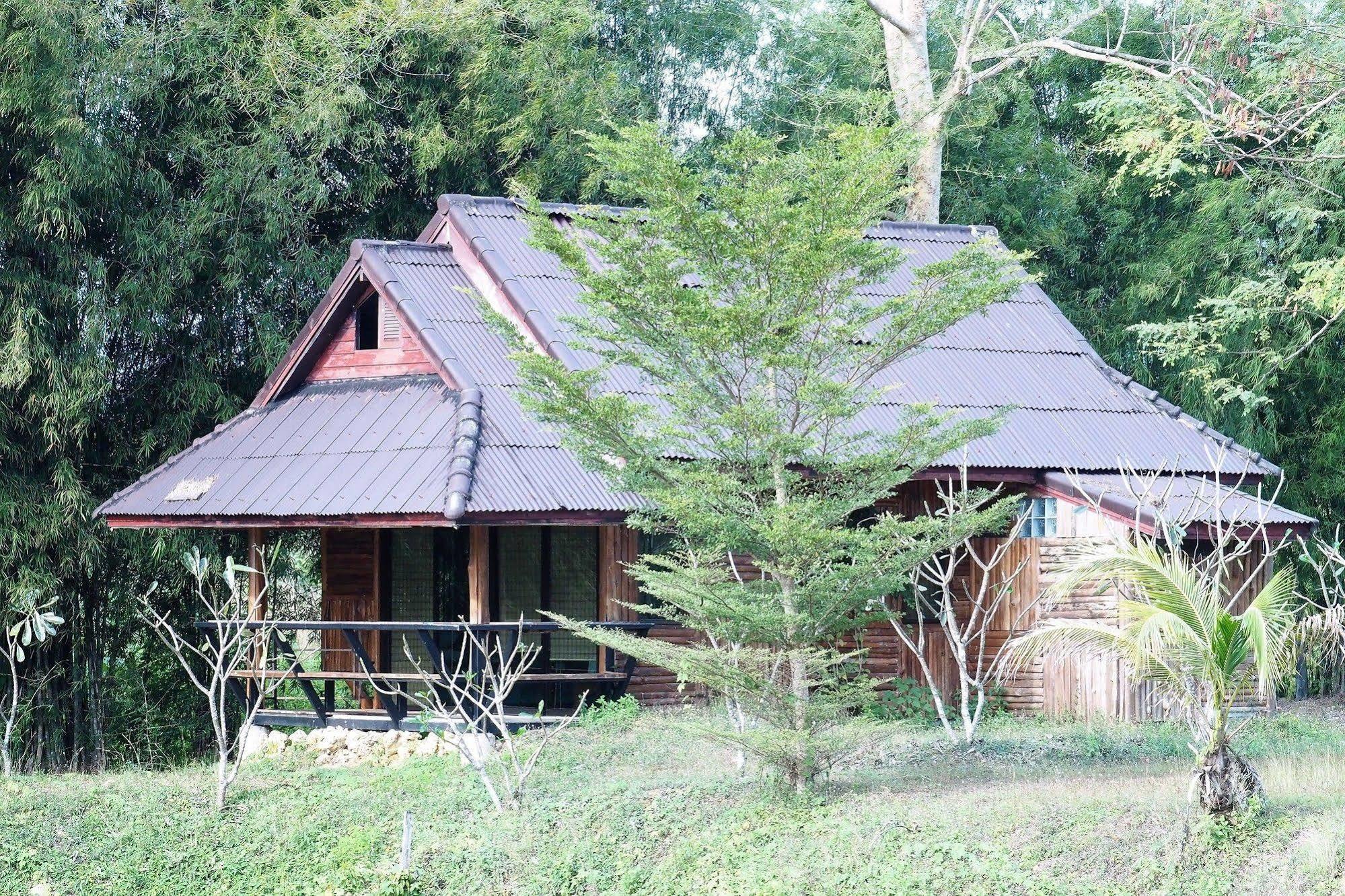 Hotel Baan Ricky Motocross And Enduro Track Ban Huai Maenam Noi Exterior foto