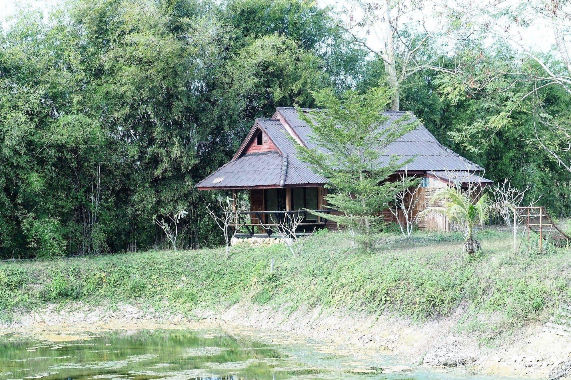 Hotel Baan Ricky Motocross And Enduro Track Ban Huai Maenam Noi Exterior foto